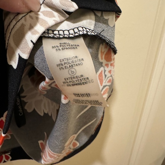 3x Calvin Klein sleeveless top/shell in black red and khaki print. Plus size - Picture 3 of 5